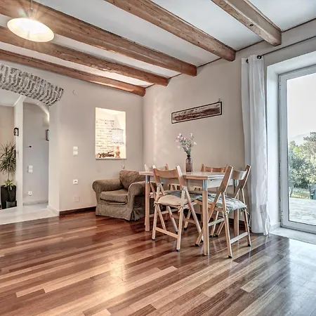 Ktima Loumoumba, Private Villa Gouviá