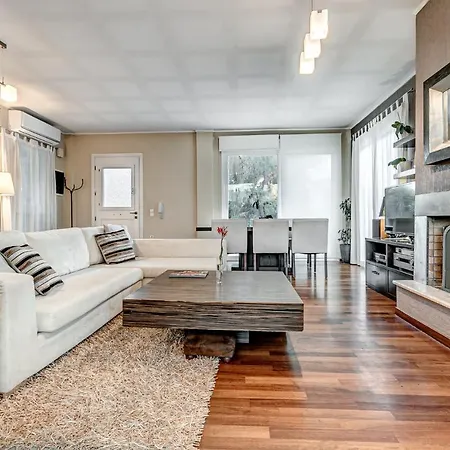 Ktima Loumoumba, Private Gouviá