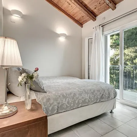 Ktima Loumoumba, Private