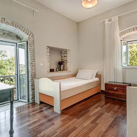 Ktima Loumoumba, Private *