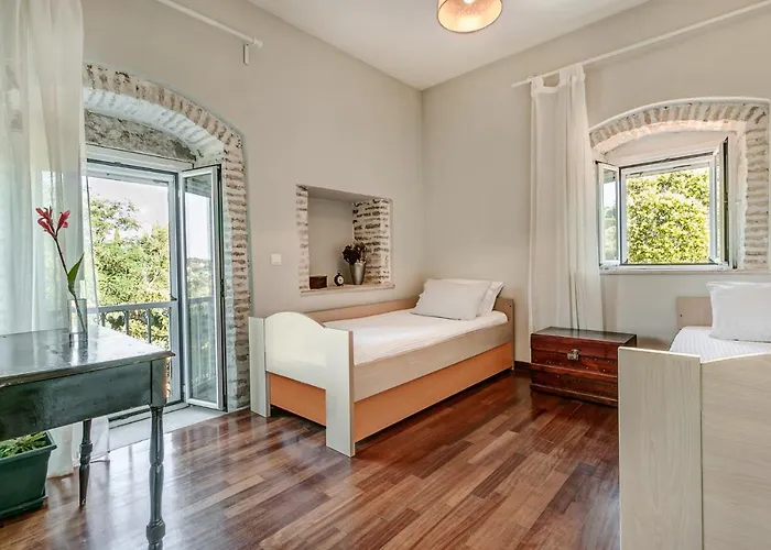 Ktima Loumoumba, Private *