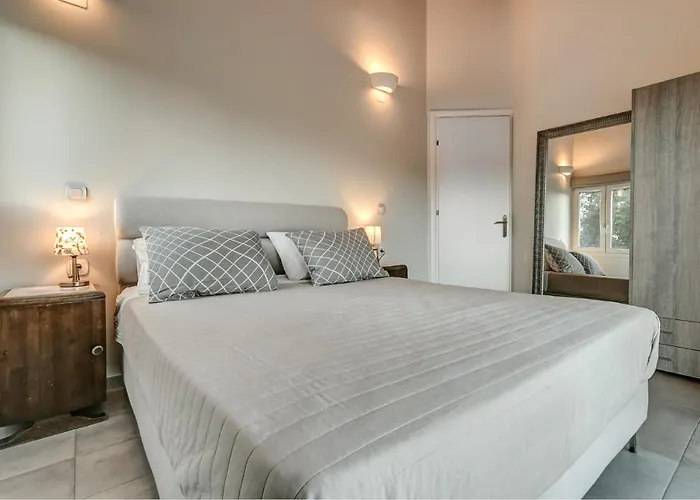 Ktima Loumoumba, Private