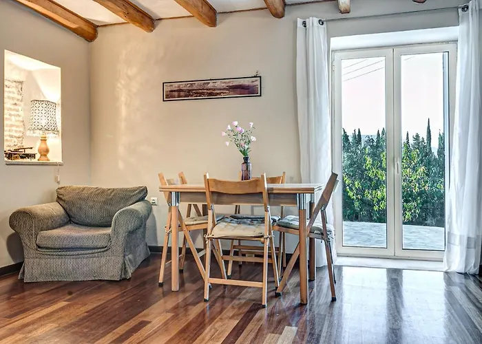 Ktima Loumoumba, Private 고우비아