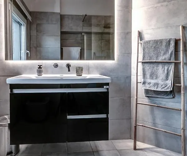 Ktima Loumoumba, Private