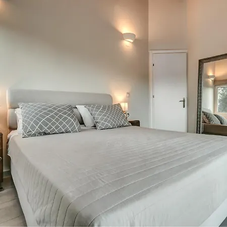 Ktima Loumoumba, Private