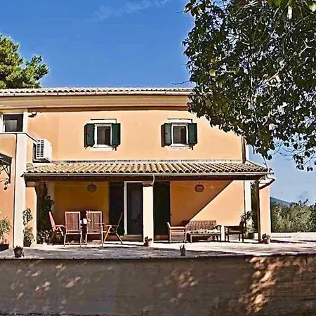 Ktima Loumoumba, Private Гоувия